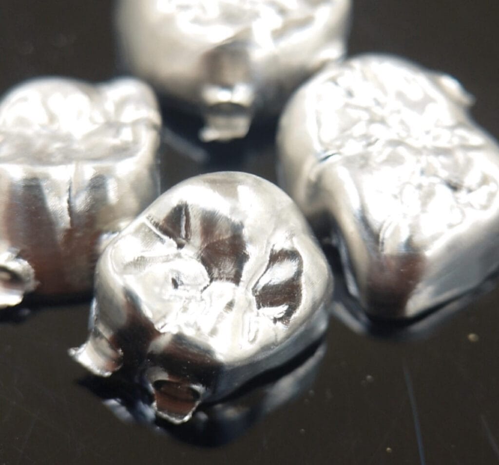 チタンクラウン